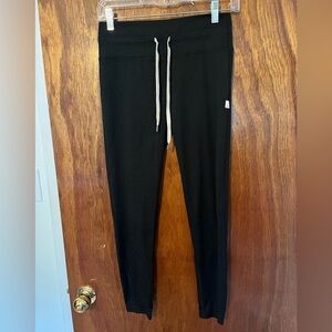 Vuori Women’s Performance Long Jogger, Size Small